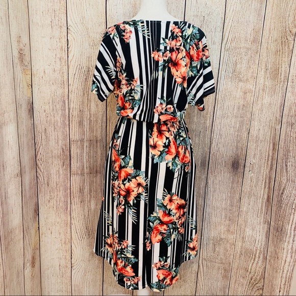 Women’s Hyped Unicorn Vneck Floral Midi Dress - Picture 2 of 7